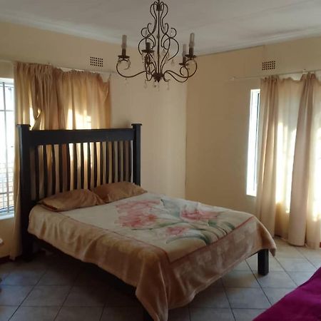 Bed and Breakfast Sugar Shack Backpackers Botswana à Gaborone Extérieur photo